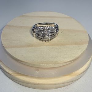 14k White Gold & Diamond Ring